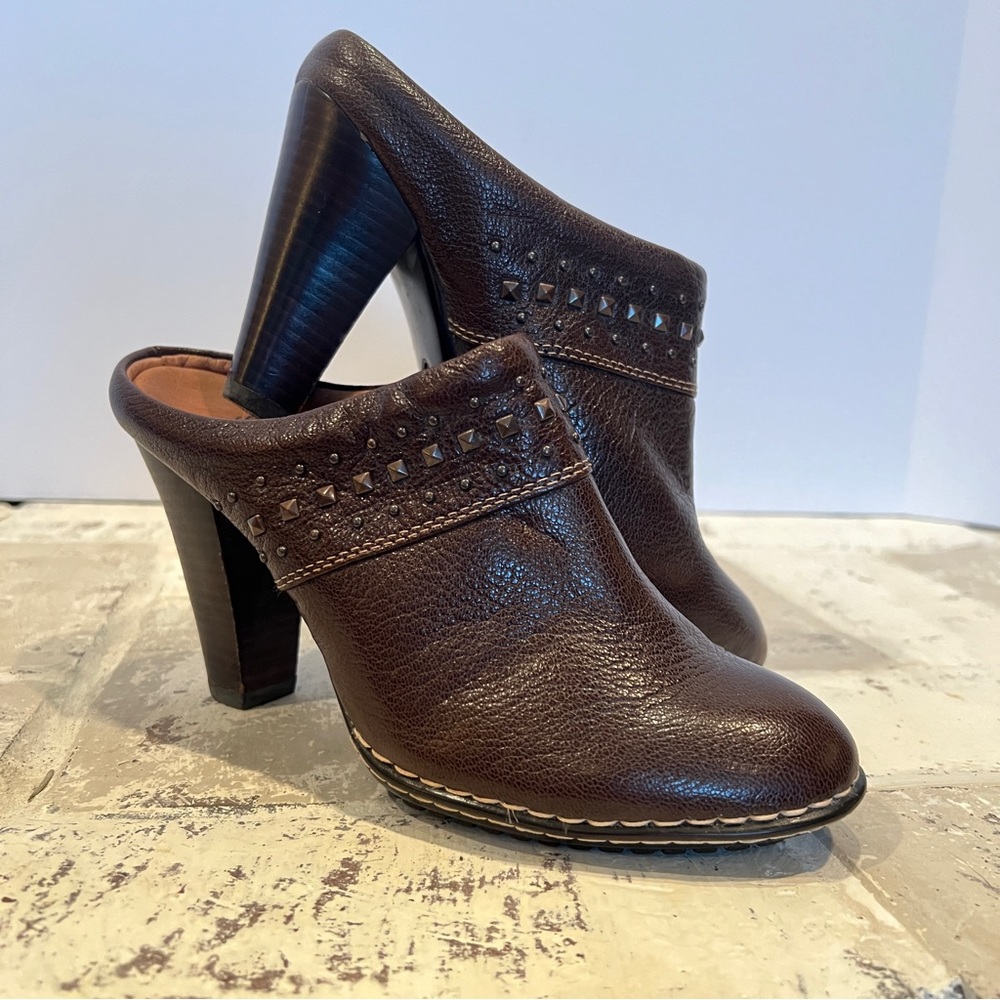 Sofft leather size 7 studded brown leather mule